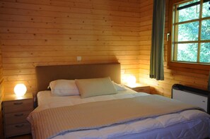 Comfort Chalet, 4 Bedrooms | 4 bedrooms, cots/infant beds - Chalet Mady (Erezee)