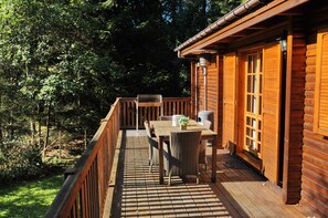 Comfort Chalet, 4 Bedrooms | Terrace/patio - Chalet Mady (Erezee)