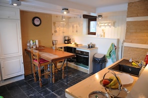 Comfort Cottage, 3 Bedrooms | Private kitchen