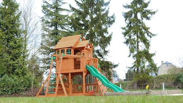 Área de juegos infantiles al aire libre