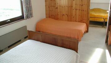 Comfort House, 3 Bedrooms | 3 bedrooms, cots/infant beds
