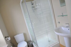Casa Confort, varias habitaciones | Baño | Ducha