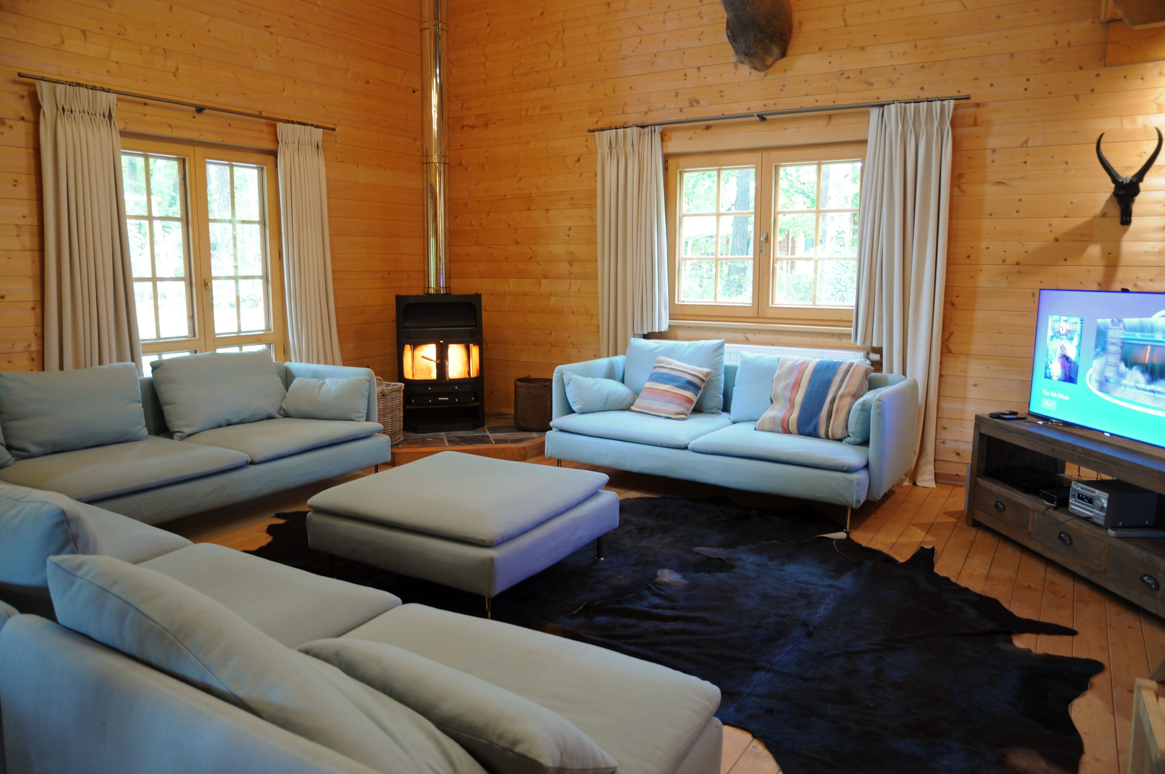 Comfort Chalet, 6 Bedrooms | Living room