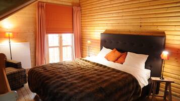 Comfort Chalet, 6 Bedrooms | 6 bedrooms, cots/infant beds, free WiFi