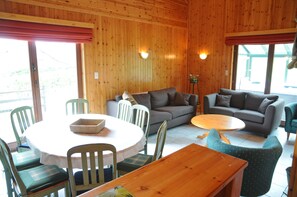 Maison Confort, 4 chambres | Restauration dans la chambre