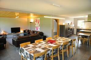 Maison Confort, 5 chambres | Restauration dans la chambre