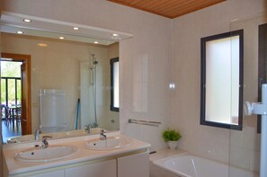 Comfort huis, 3 slaapkamers | Badkamer | Een douche