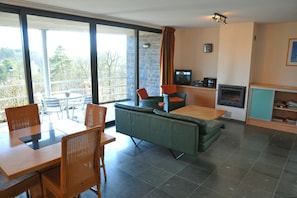 Comfort Apartment, 2 Bedrooms | Living area