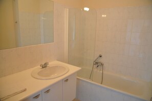 Comfort Apartment, 2 Bedrooms | Bathroom | Shower - Jardins du Golf A112 (Durbuy)