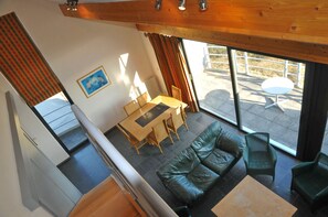 Appartement Confort, 3 chambres | Coin séjour | Télévision