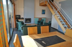 Comfort Apartment, 3 Bedrooms | Living area | TV