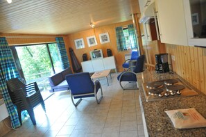 舒适独立别墅, 3 间卧室 | 起居区 | 电视、壁炉