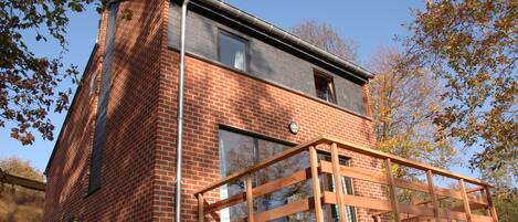 المنشأة من الخارج