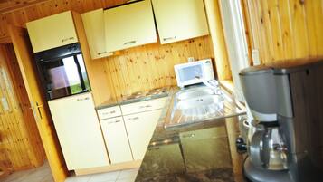 Comfort House, 3 Bedrooms | Private kitchen | Fridge, microwave, oven, stovetop