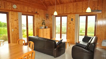 Comfort House, 3 Bedrooms | Living area | TV