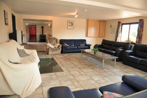 Comfort House, 6 Bedrooms | Living room | TV - Monty (Somme-Leuze)