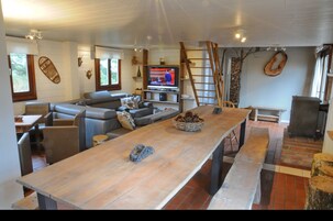 Chalet Confort, 6 habitaciones | Servicio de comidas en la habitación