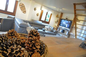 Chalet Confort, 6 habitaciones | Servicio de comidas en la habitación