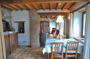 Comfort-Ferienhaus, 2 Schlafzimmer | Essbereich im Zimmer