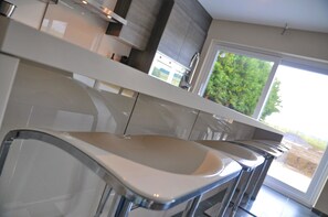 Comfort House, 4 Bedrooms | Private kitchen | Fridge, microwave, stovetop, dishwasher - Petit Coin de Paradis (Somme-Leuze)