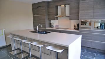 Comfort House, 4 Bedrooms | Private kitchen | Fridge, microwave, stovetop, dishwasher