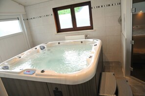 Indoor spa tub - Petite Enneille (Durbuy)