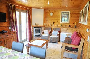 Comfort-Chalet, 2 Schlafzimmer | Wohnbereich