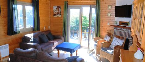 Comfort chalet, 4 slaapkamers | Woonruimte | Televisie