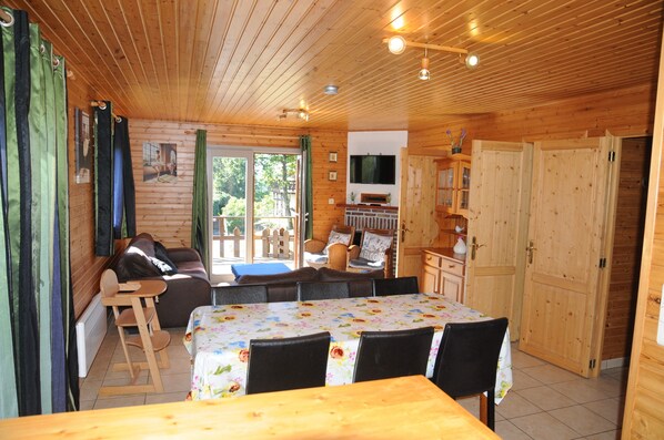 Alpehytte – comfort, 4 soverom | Spiseområde på rommet