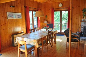 Comfort chalet, 4 slaapkamers | Dineren in de kamer