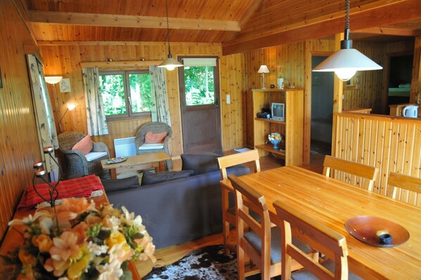 Makan di kamar