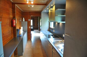 Comfort Chalet, 4 Bedrooms | Private kitchen | Fridge, microwave, stovetop, dishwasher - Unité (Houyet)