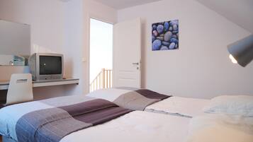 Comfort House, 4 Bedrooms | 4 bedrooms, cots/infant beds