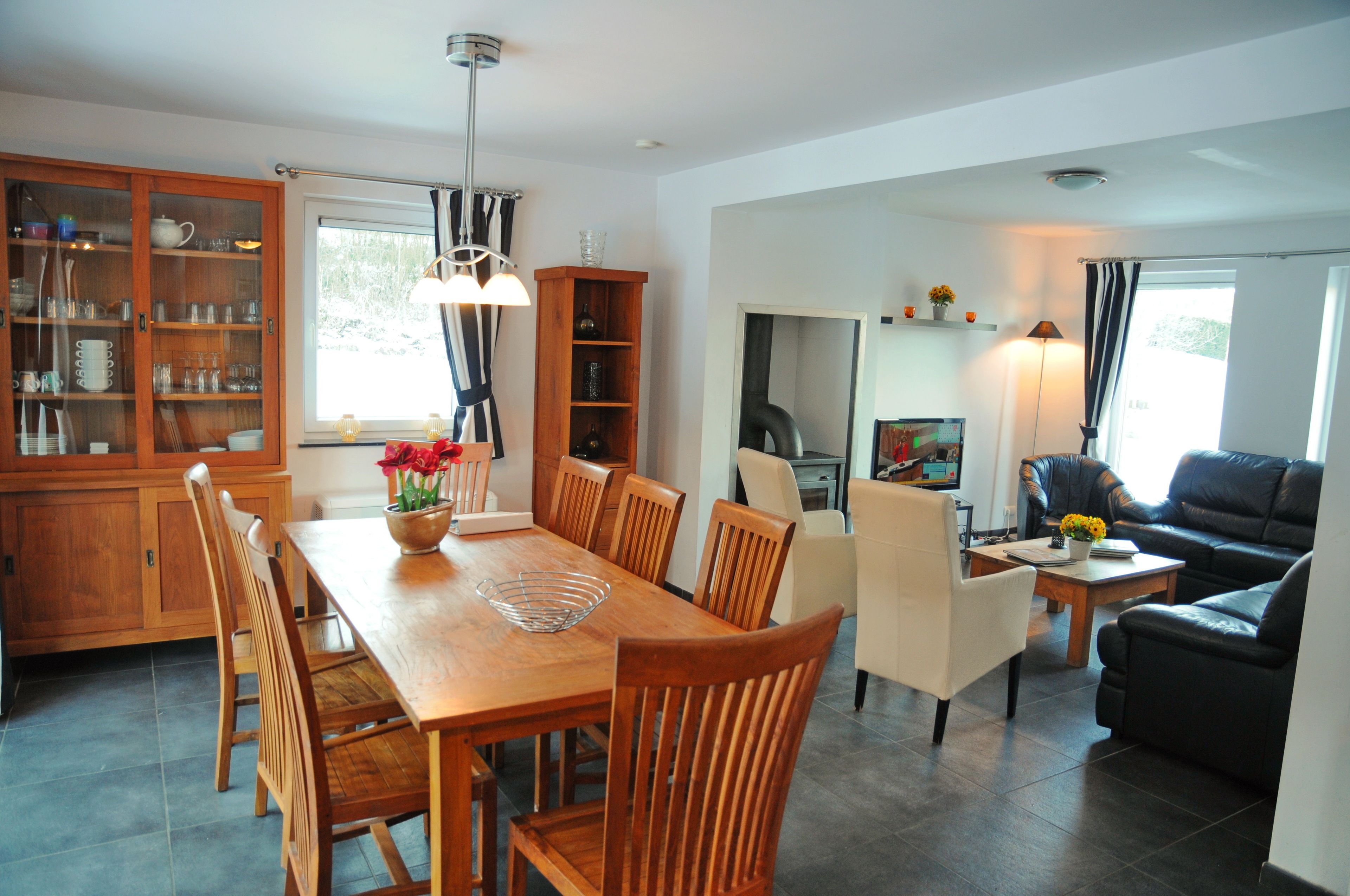 Comfort House, 4 Bedrooms | In-room dining