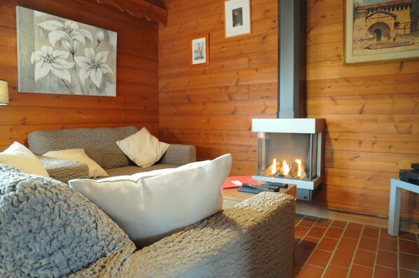 舒適小木屋, 2 間臥室 | 客廳 | 平面電視