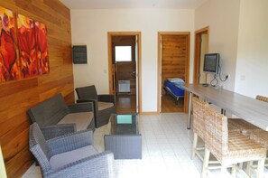 Comfort Chalet, 2 Bedrooms | Living room | TV - Zen-it (Hastiere)