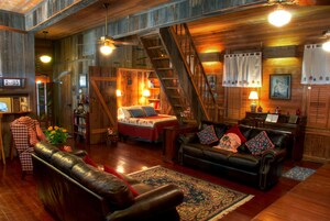 奢华套房, 多张床, 无烟房 (Danville School Suite) | 高档床上用品、特色家居、笔记本电脑工作区、熨斗/熨衣板