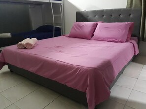 1 bedroom, in-room safe, iron/ironing board, free WiFi