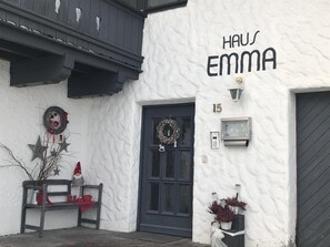 BBQ/picnic area - Apartment Emma (Bramberg am Wildkogel)