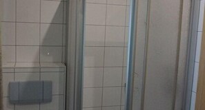 Standard Apartment, Multiple Beds | Bathroom