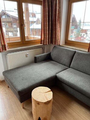Apartment, Multiple Beds (25) | Living area | Flat-screen TV - Ferienwohnungen am Dorfplatz (Wald im Pinzgau)