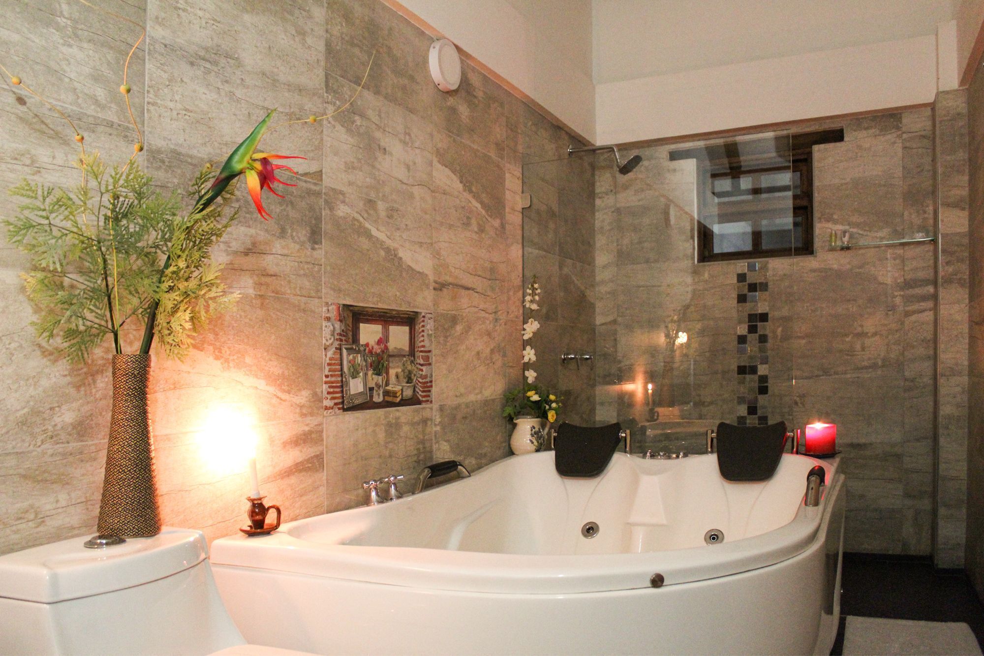 suite, 1 king bed, non smoking | bathroom | free toiletries, hair dryer, towels