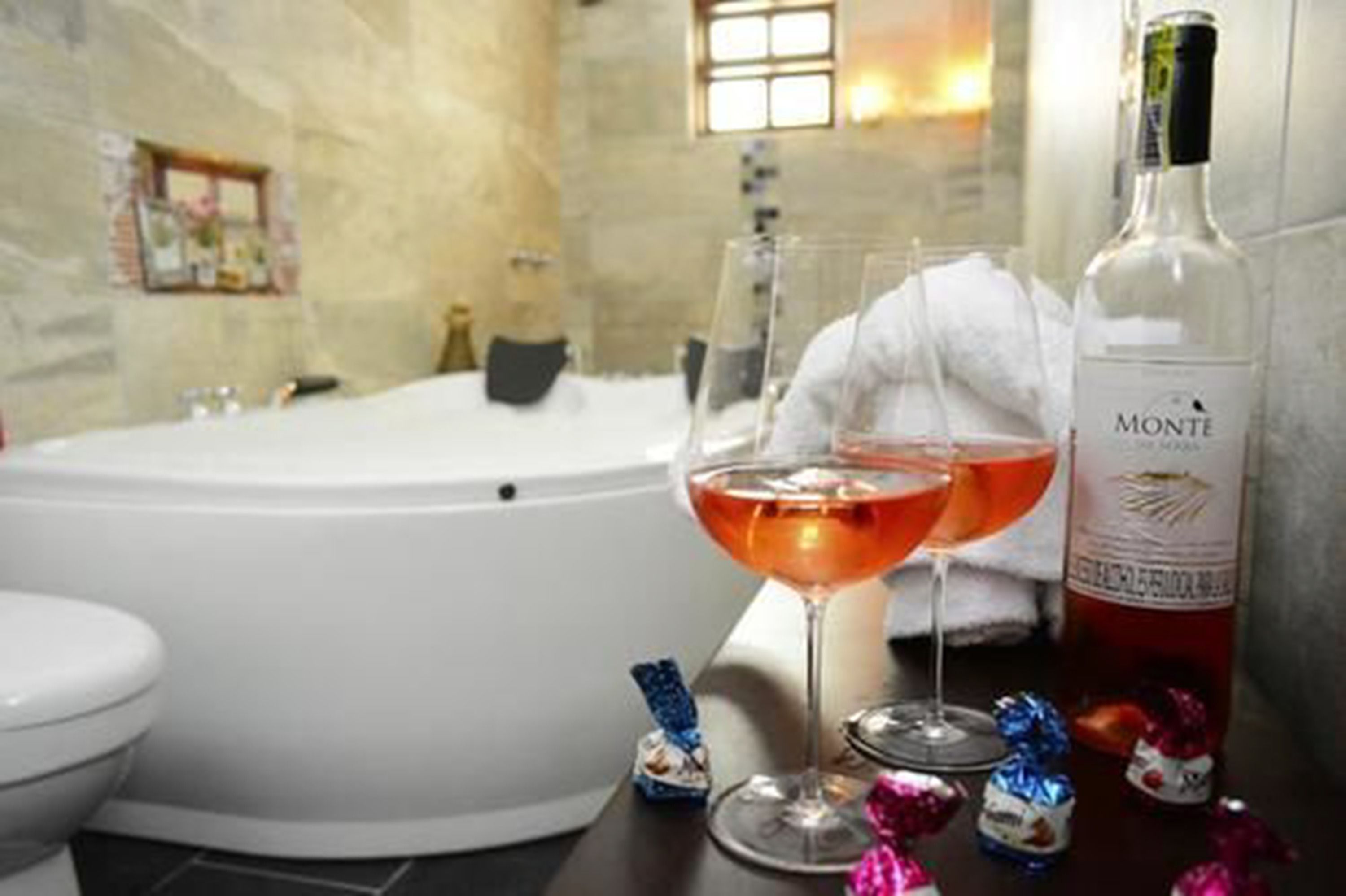 suite, 1 king bed, non smoking | bathroom | free toiletries, hair dryer, towels