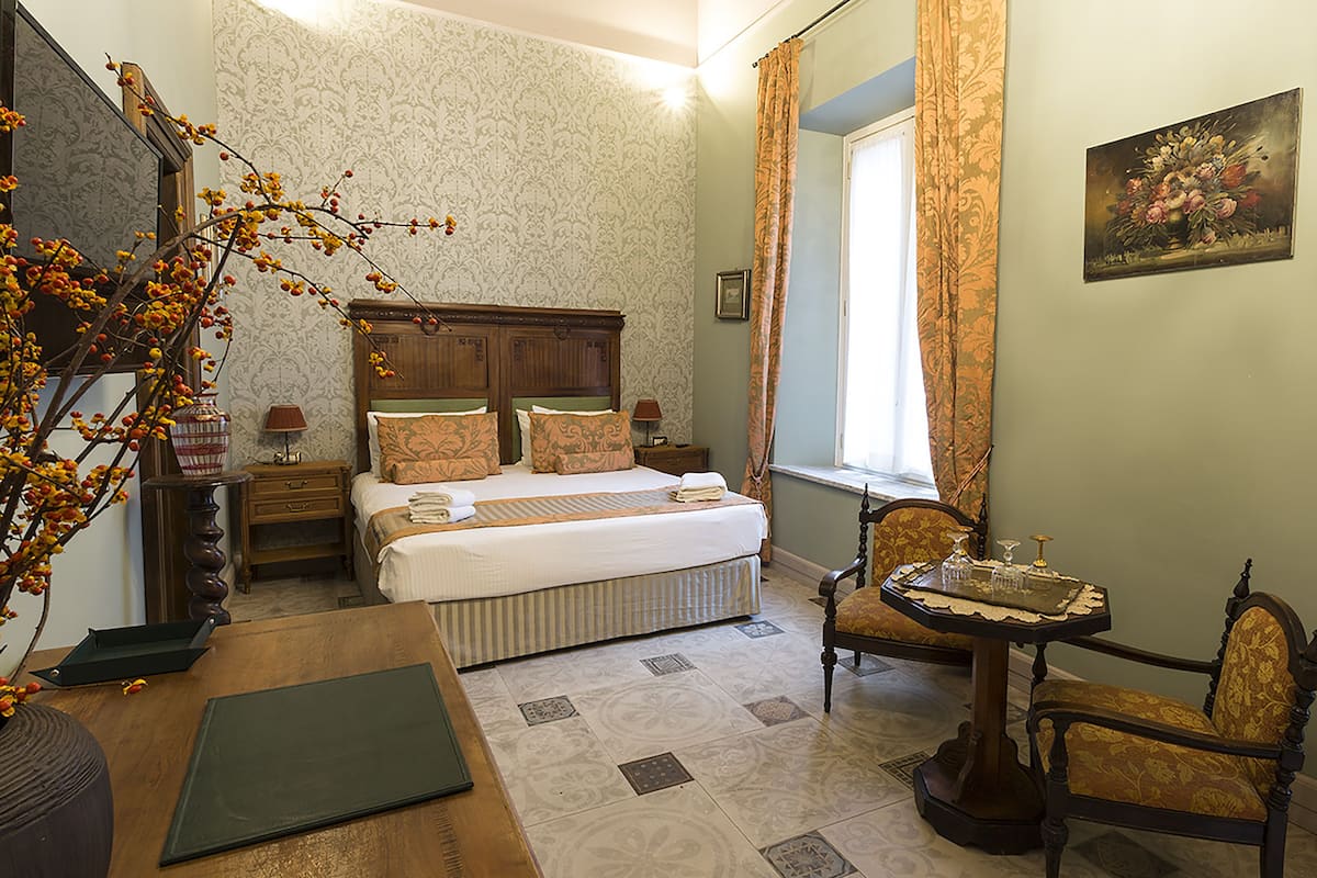 Suite Deluks, Bebas Asap Rokok, pemandangan halaman (Giovanni Fontana) | 1 kamar tidur, seprai Frette Italia, dan seprai premium