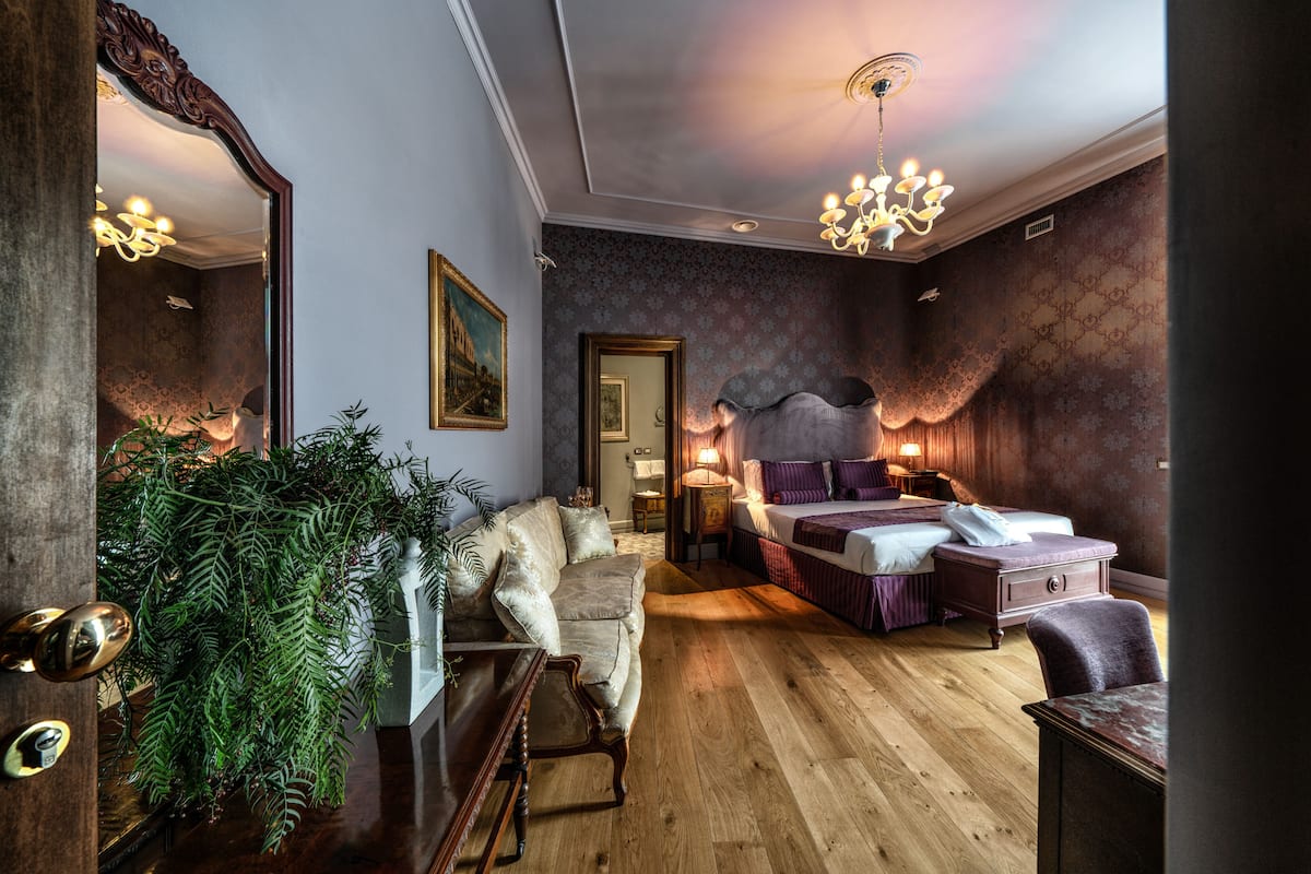 Suite Deluks, Bebas Asap Rokok, pemandangan halaman (Marcello Scapucci) | 1 kamar tidur, seprai Frette Italia, dan seprai premium