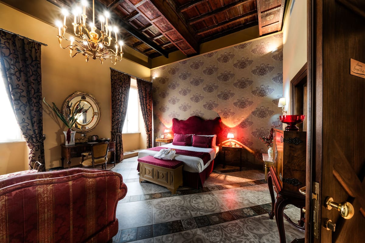 Suite Eksekutif, Bebas Asap Rokok, pemandangan halaman (Navona Grand Suite) | 1 kamar tidur, seprai Frette Italia, dan seprai premium