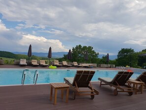 Outdoor pool, open 6:00 AM to 9:00 PM, pool umbrellas, sun loungers - Babaneuris Marani (Akhmeta)