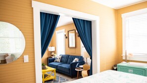 Apartament executiu, 2 dormitoris | Llençols de cotó egipci i roba de llit d'alta qualitat 