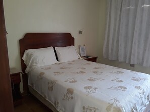 Basic Room, Smoking | Premium bedding, individually furnished, free WiFi, bed sheets - Hostal D Oleo Méndez (Pedernales)