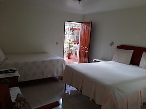 Chambre Double, 2 lits une place, accessible aux personnes à mobilité réduite, fumeurs | Literie de qualité supérieure, ameublement personnalisé, Wi-Fi gratuit